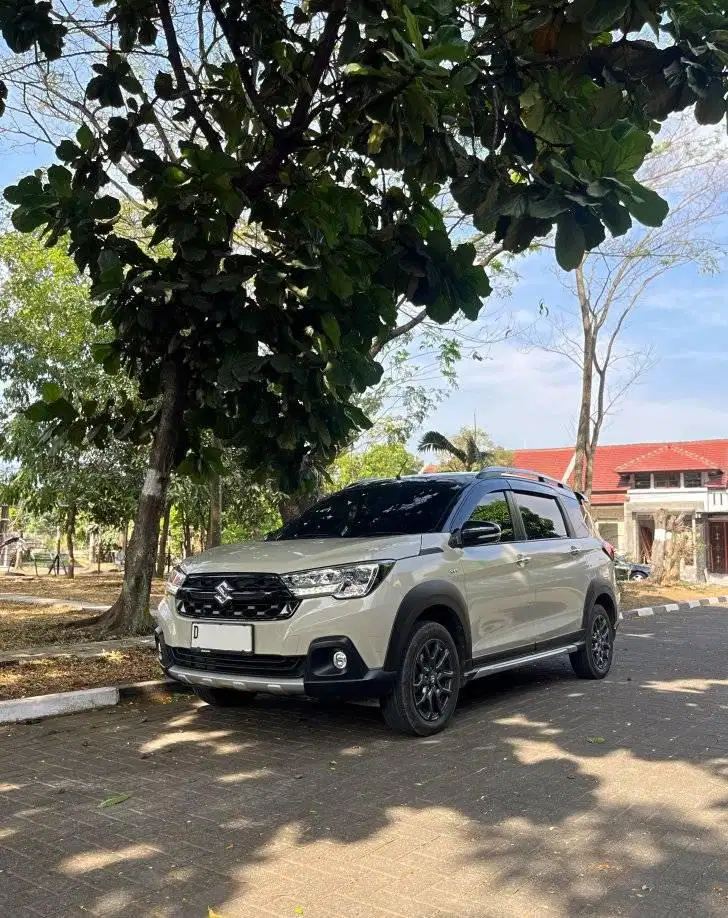 Suzuki XL7 Alpha Hybrid Two Tone 1.5 MT 2023/2024 manual ivory kuro