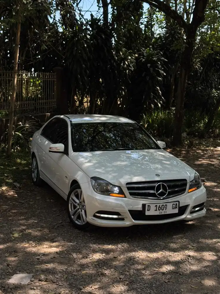 Mercedes Benz Mercy C200 CGI AVANTGARDE TAHUN 2012