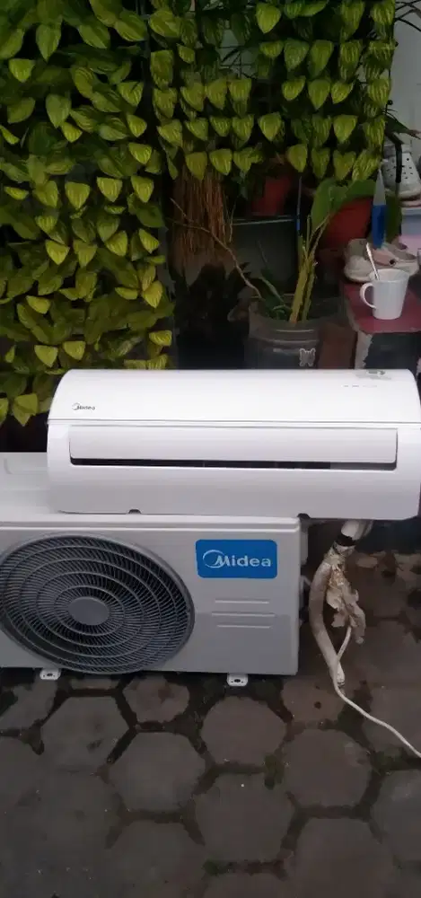 D jual ac Midea 1/2 pk sama pasang dan pipa 3m ,ORi