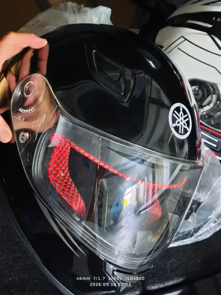 Helm Yamaha bawaan XMax