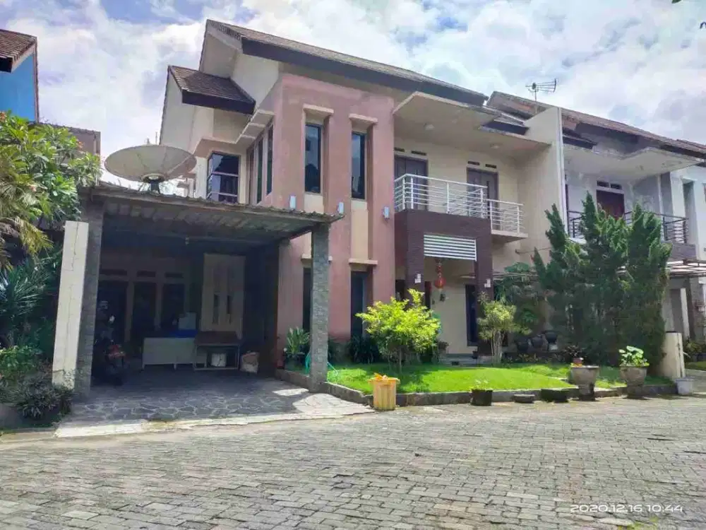 Rumah Mewah 2Lt Cluster Strategis Kota Surakarta