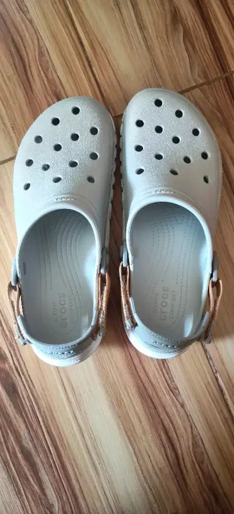 Crocs original size M9 atau size 27