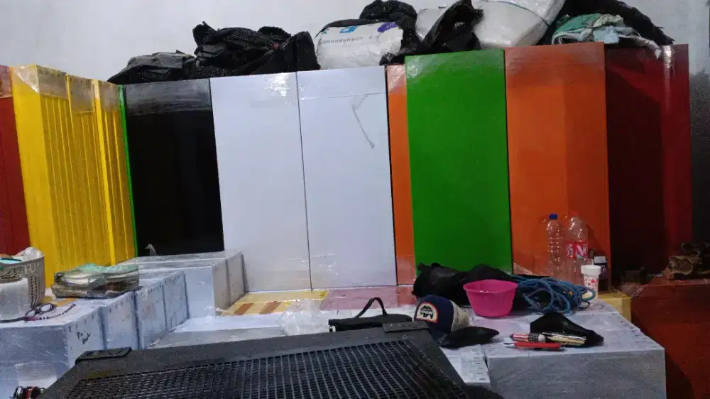 Rak siku besi lubang
