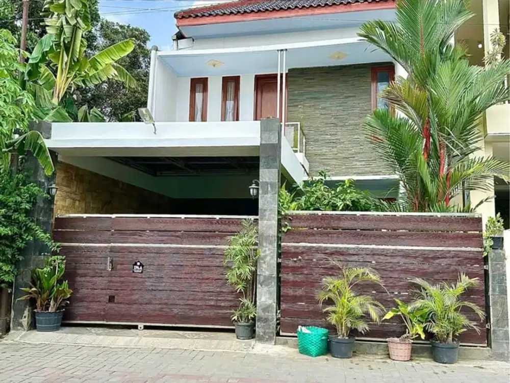 Dijual Rumah 2 Lantai Area Condong Catur Dekat Pakuwon Mall Dan UPN
