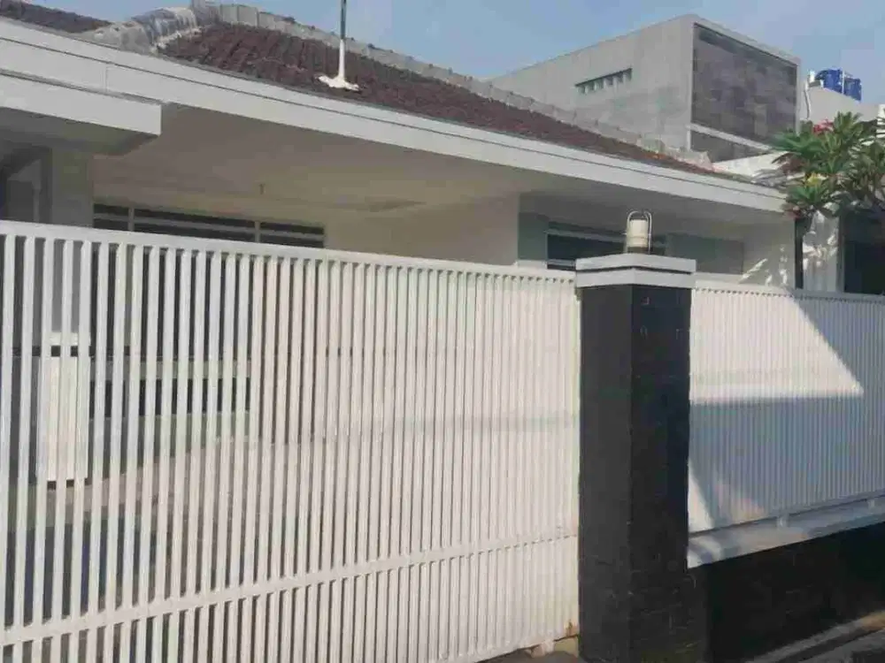 Rumah tengah kota sayap Lodaya kondisi bagus harga 1 M-an ..
