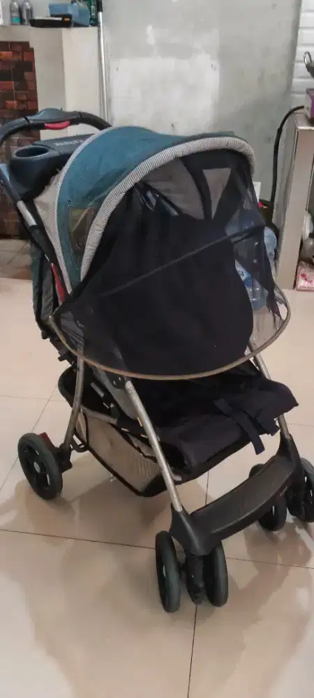 Baby stroller merek BabyDoes