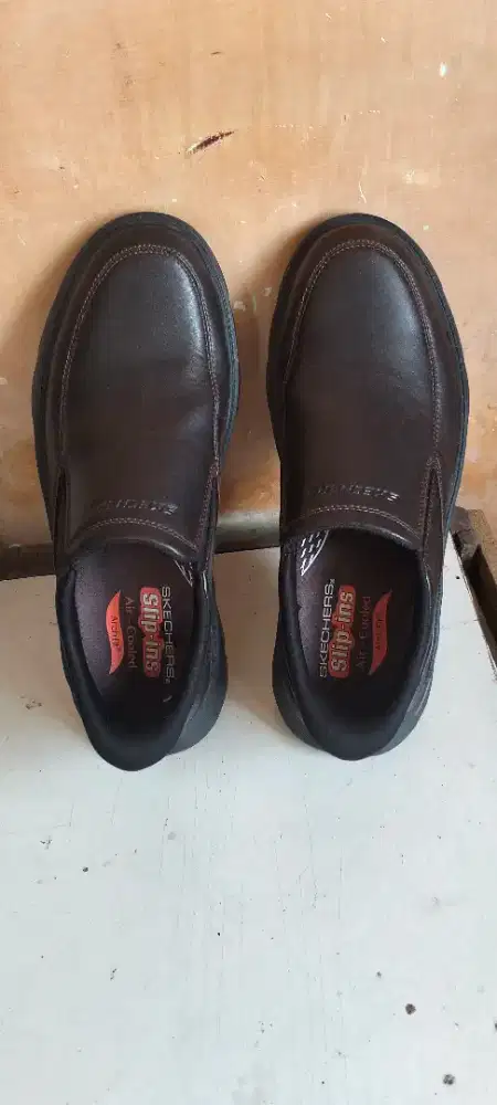 Sepatu Pria Merk Skechers