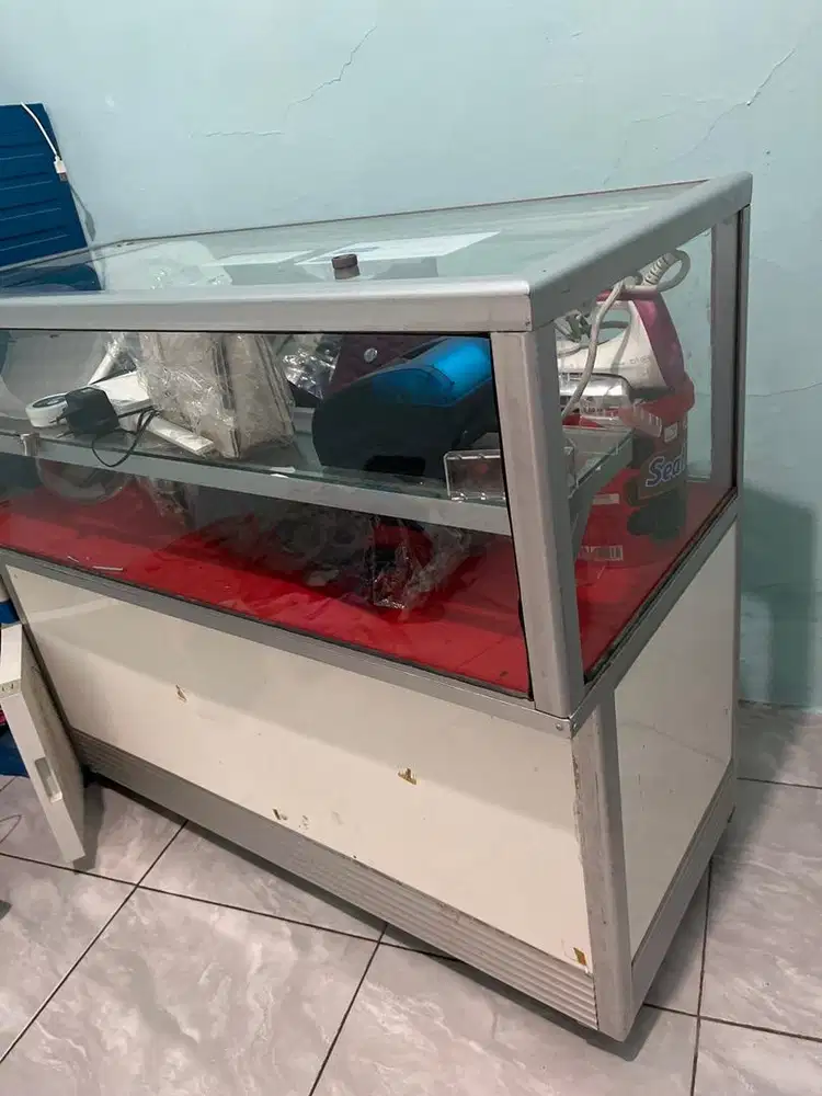 Etalase konter pulsa hp