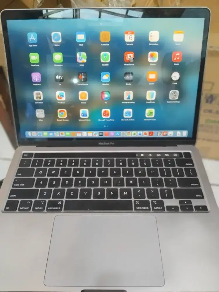 Macbook Pro 2020/intel core i5 / RAM 8 GB /SSD 512GB