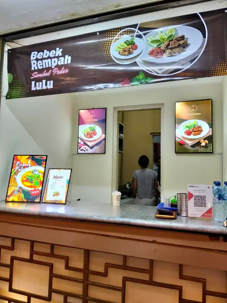 Karyawati  food court. (Wanita)