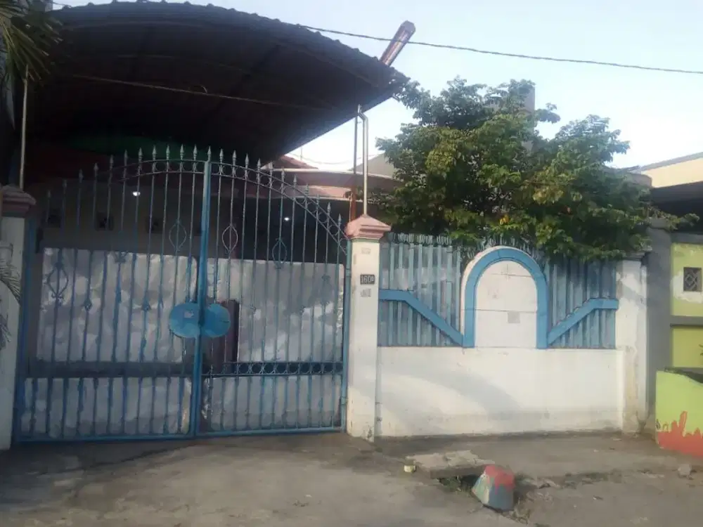 Rumah Bagus Semi Furnished SHM di Petemon Siap Huni
