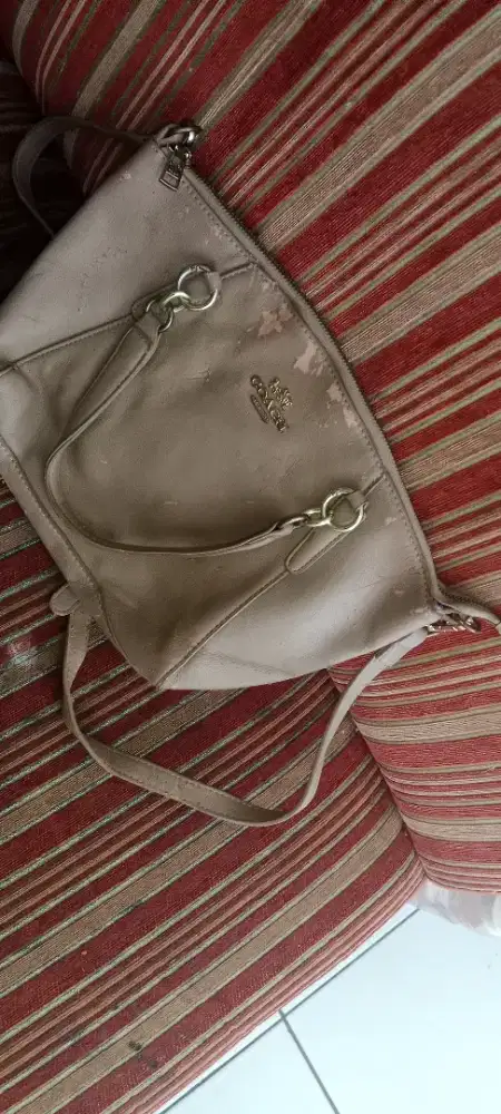 Tas wanita coach minus dikit melekat