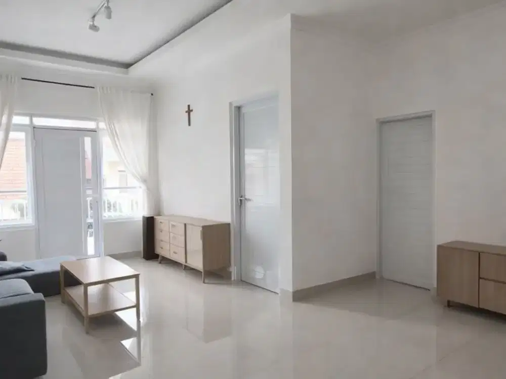 RUMAH KEREN MINIMALIS MODERN FULL FURNISHED 2,5 LANTAI DI TATAR BANYAK SUMBA KOTA BARU PARAHYANGAN KBP BANDUNG