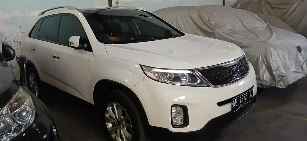 KIA SORENTO 2013 WHITE ON BLACK