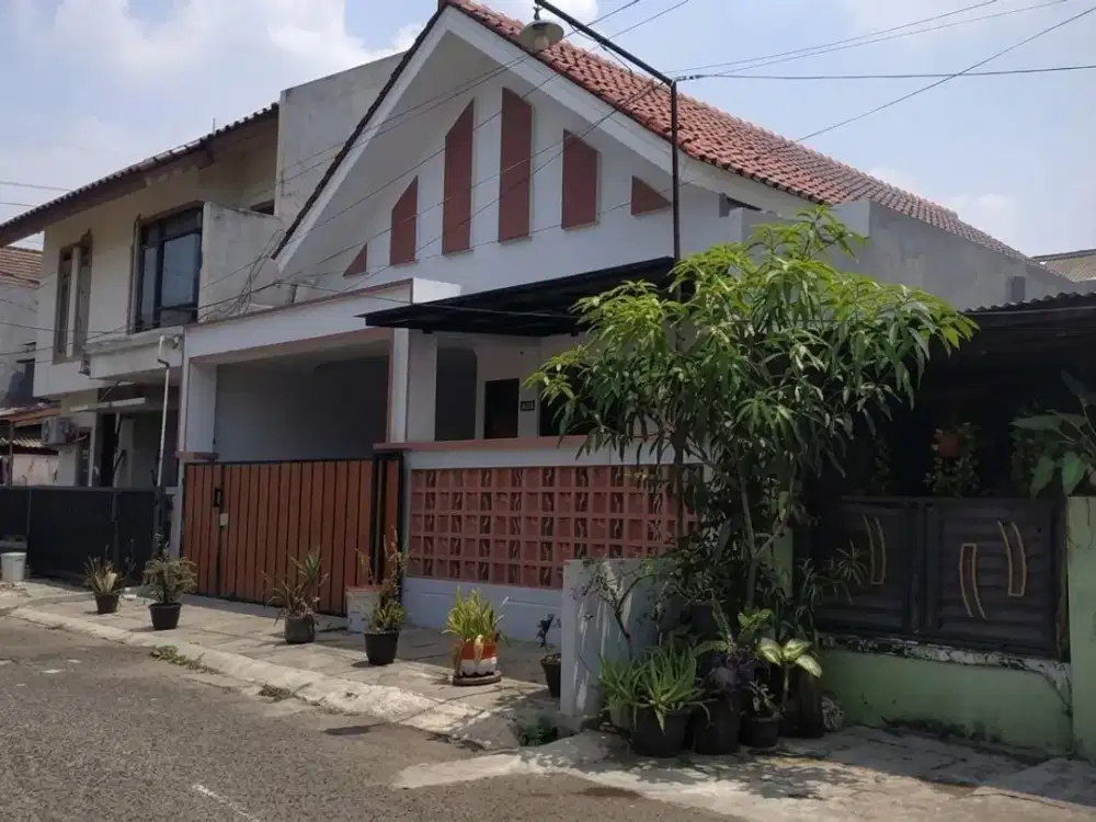 Di Sewakan Rumah Siap Huni 3Kamar Dekay Ke Pasar dan Stasiun DEPOK