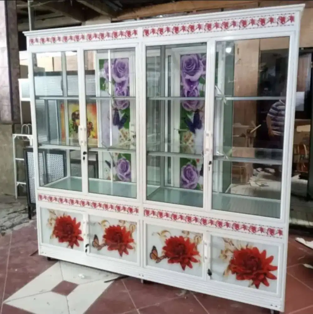 Rak Serba Guna bermotif