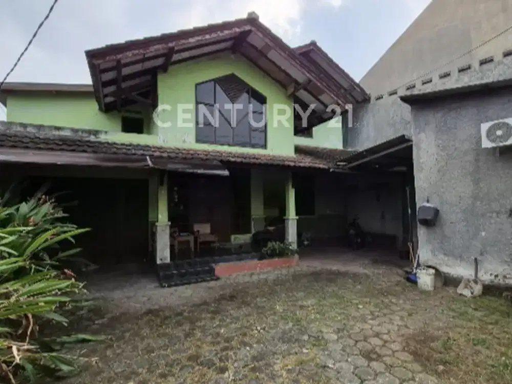 Rumah Dengan Halaman Luas  Berlokasi Strategis Di Jagakarsa