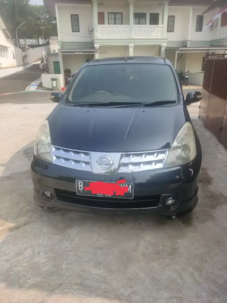 Dijual Nisan grand Livina HWS 2011