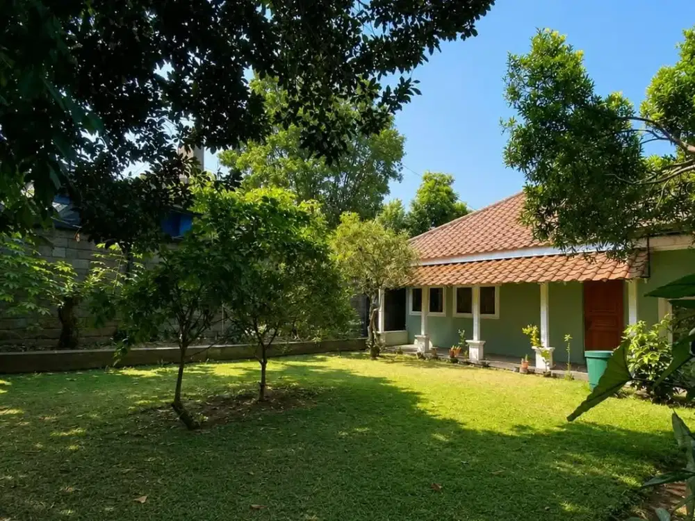 RUMAH ASRI LUAS NYAMAN STRATEGIS SIAP HUNI DI SETIABUDI BANDUNG