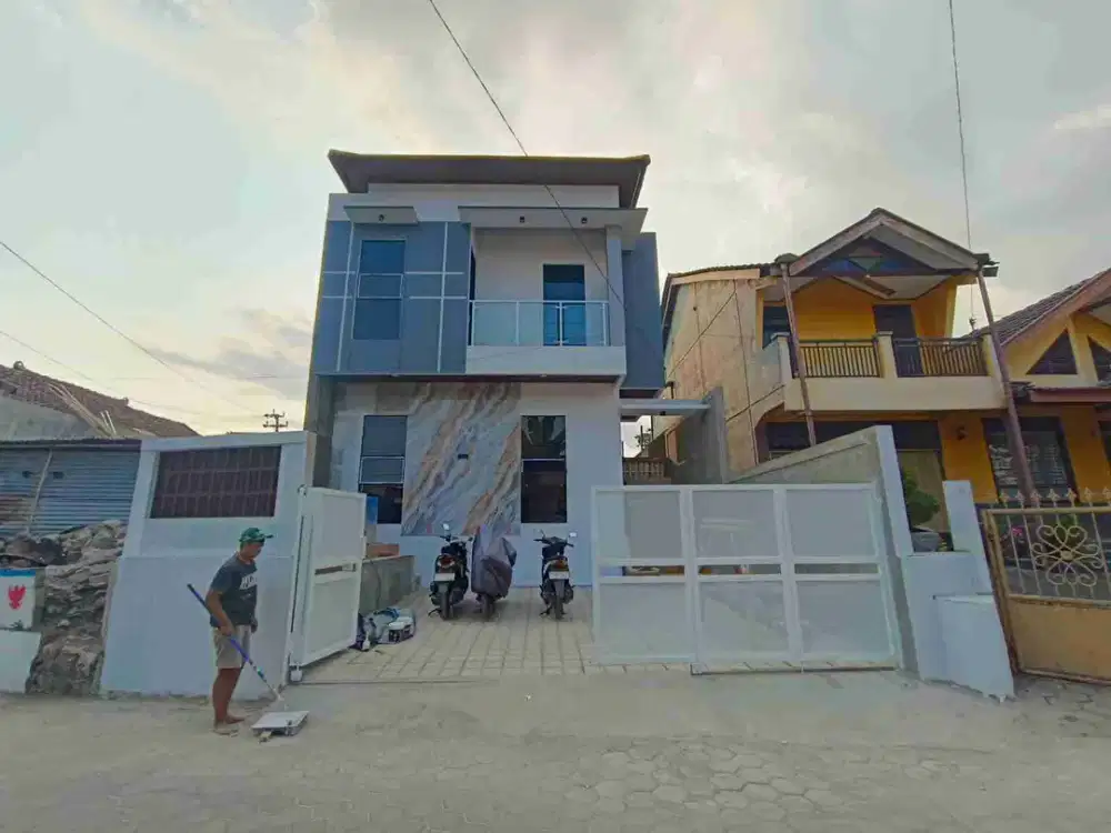 dijual rumah 2 lantai bangunan baru modern kekinian semi furnish di selatan mall sch