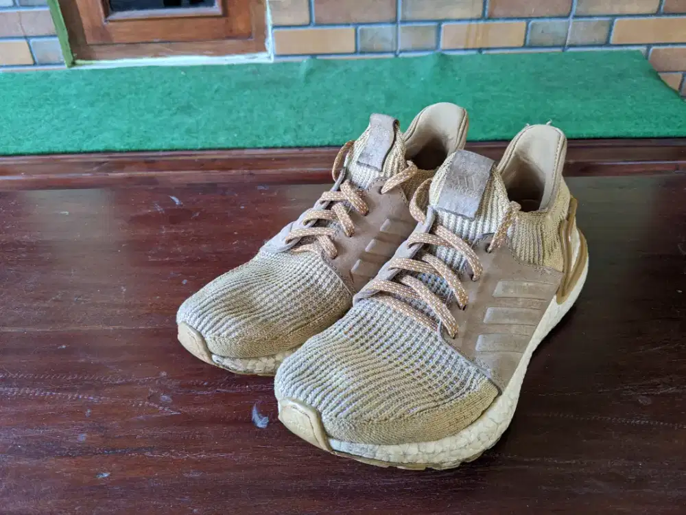 Sepatu Running Adidas Ultraboost 19 x Universal Works Raw Sand 42