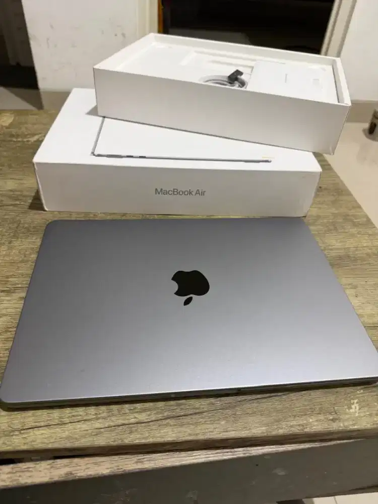 Macbook Air M2 8/256 Silver CC.14 Fullset ex Ibox