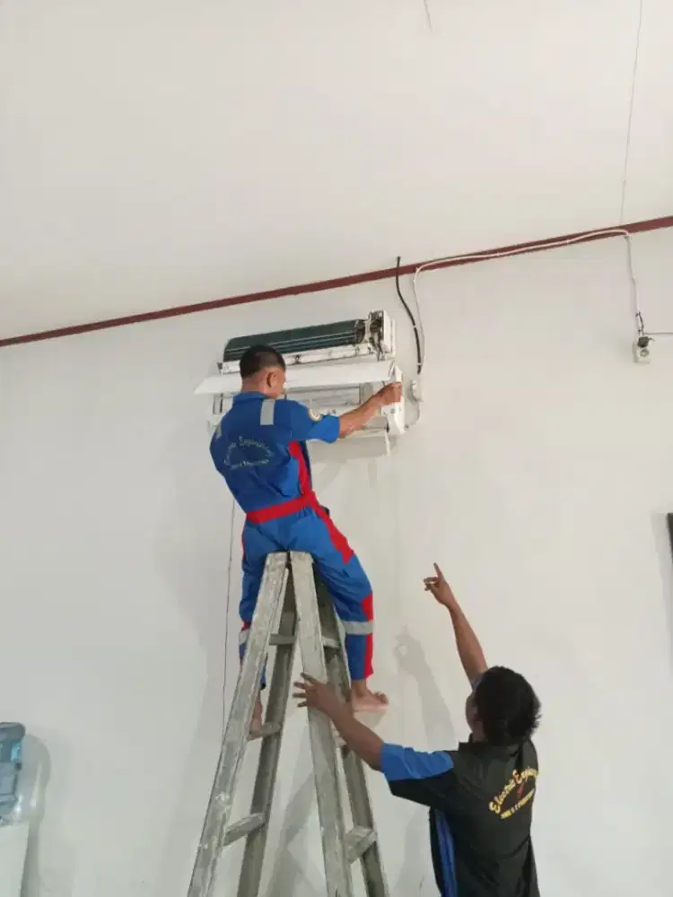 Service Ac,Kulkas,Pompa Air,Mesin Cuci dan Bongkar Pasang AC.
