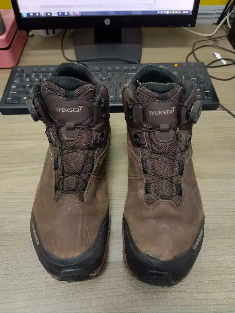Sepatu outdoor Treksta Boa system goretex