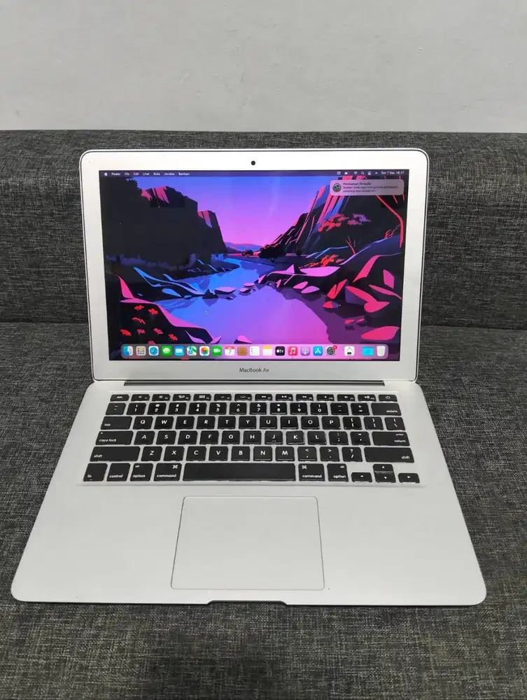Apple MacBook air 2017 Core i5 RAM 8GB SSD 128GB 13.3 inch