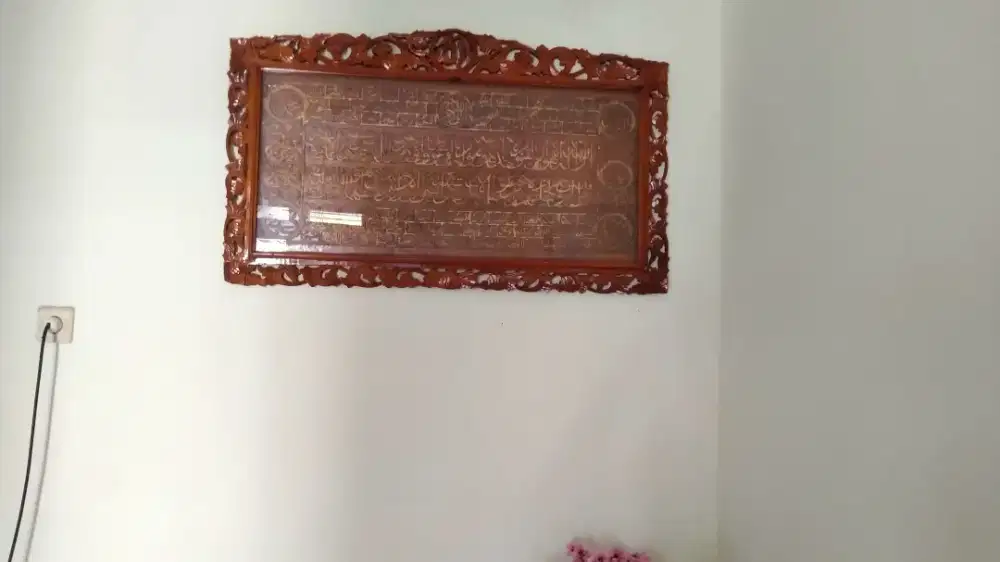 Pajangan ukir kaligrafi ayat kursi kayujati
