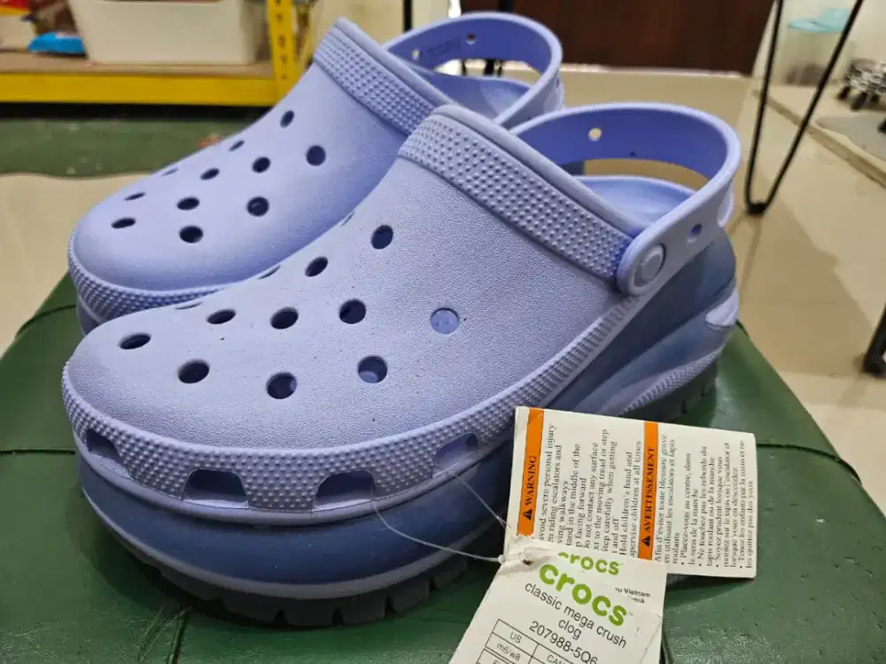 Jual sendal crocs megacrush size 38