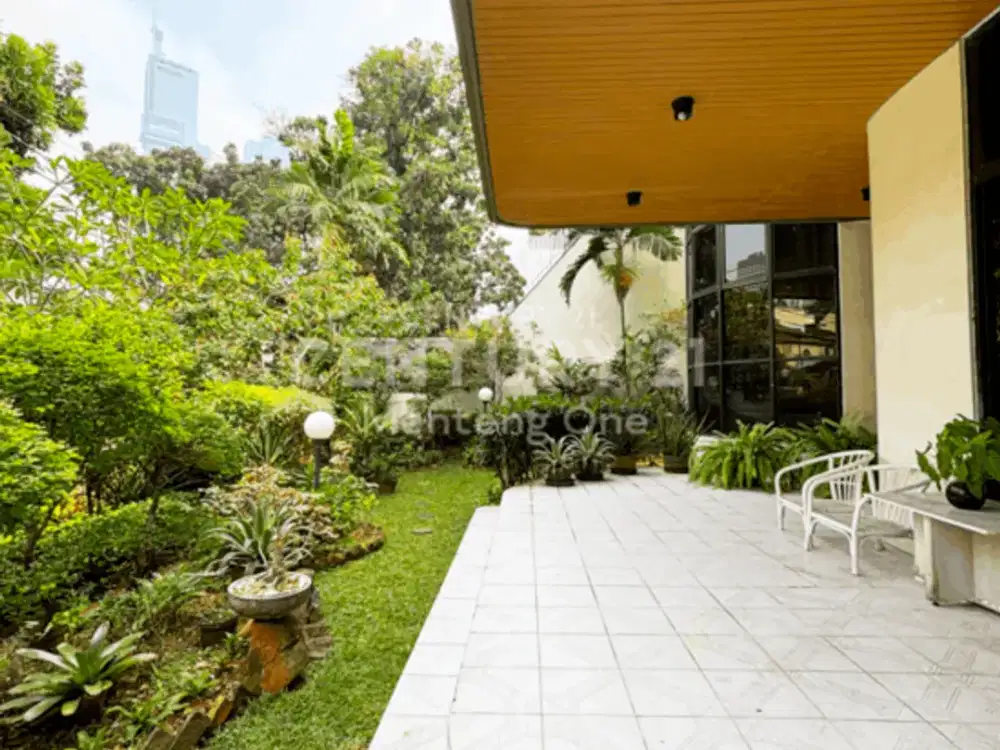 Rumah  Menteng Dua Lantai  Jl Imam Bonjol 630m2