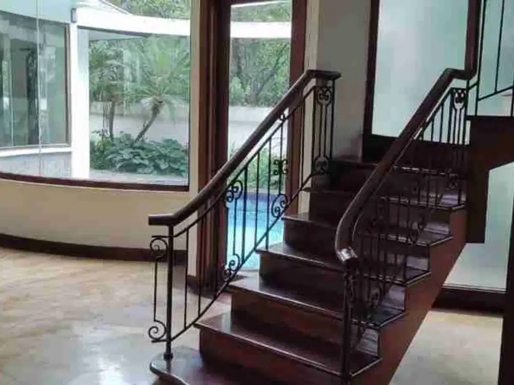 Rumah mewah dijual di Patra Kuningan, Jakarta Selatan.