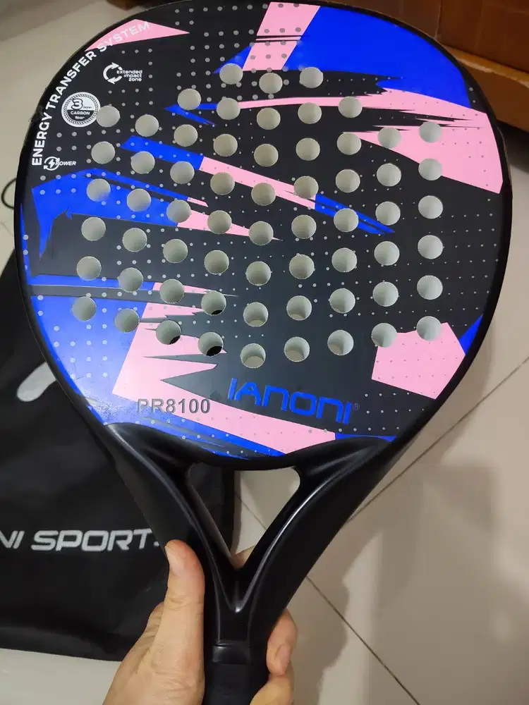 Raket padel masih mulus
