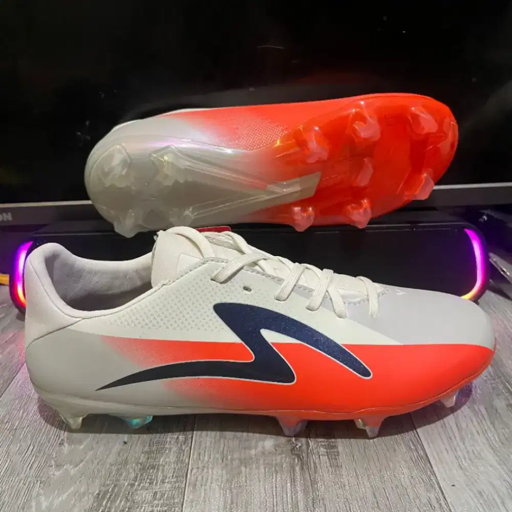 Sepatu bola size 42