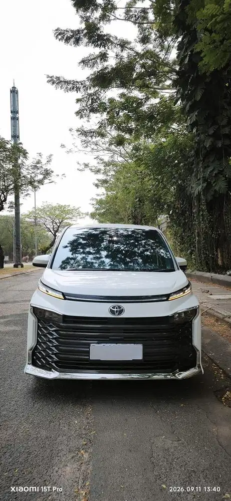 Toyota Voxy 2025 km 22rb masih garansi!!