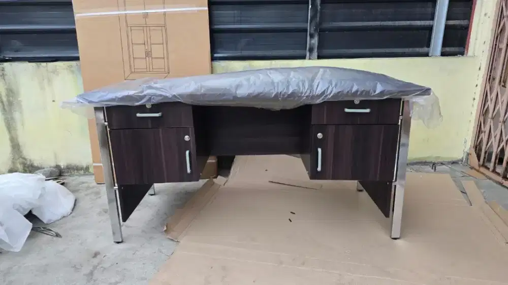MEJA KANTOR RANGKA BESI