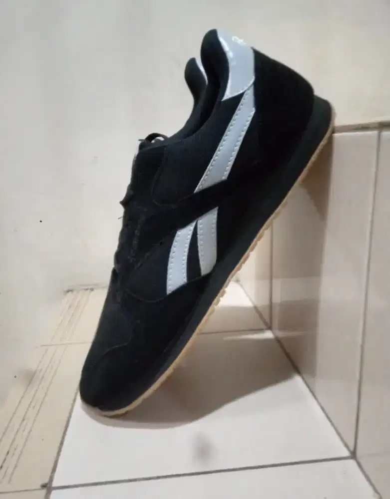 Sneaker Rebook size 43 baru