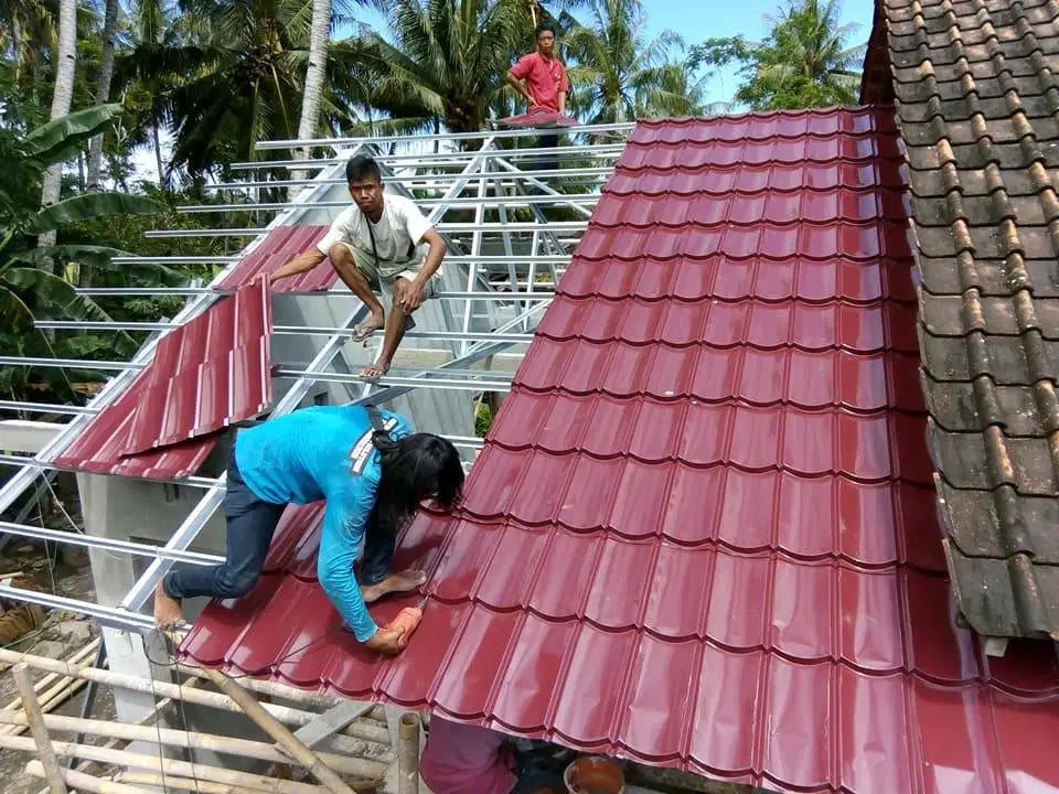 Bongkar Atap Lapuk Anda Dgn Baja Ringan ALDERON/SHIELD Kuat dan Kokoh