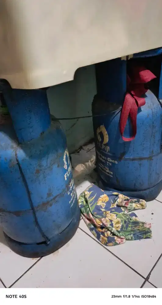 Tabung gas 12k kosongan jual murah aja