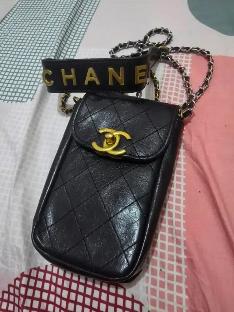 Preloved tas hp chanel kulit asli, besi embos, furing embos