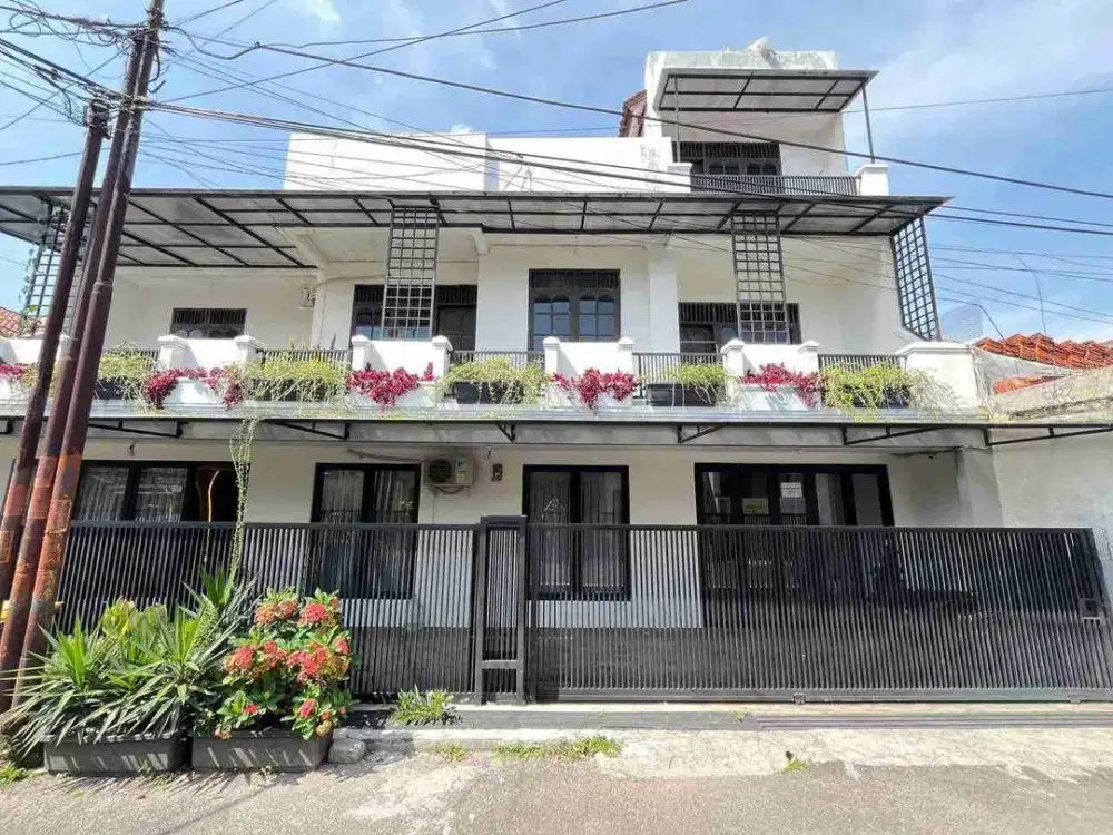 Rumah Cantik 2 Lt  Baru Dibangun  di Komplek Margahayu Raya Bandung