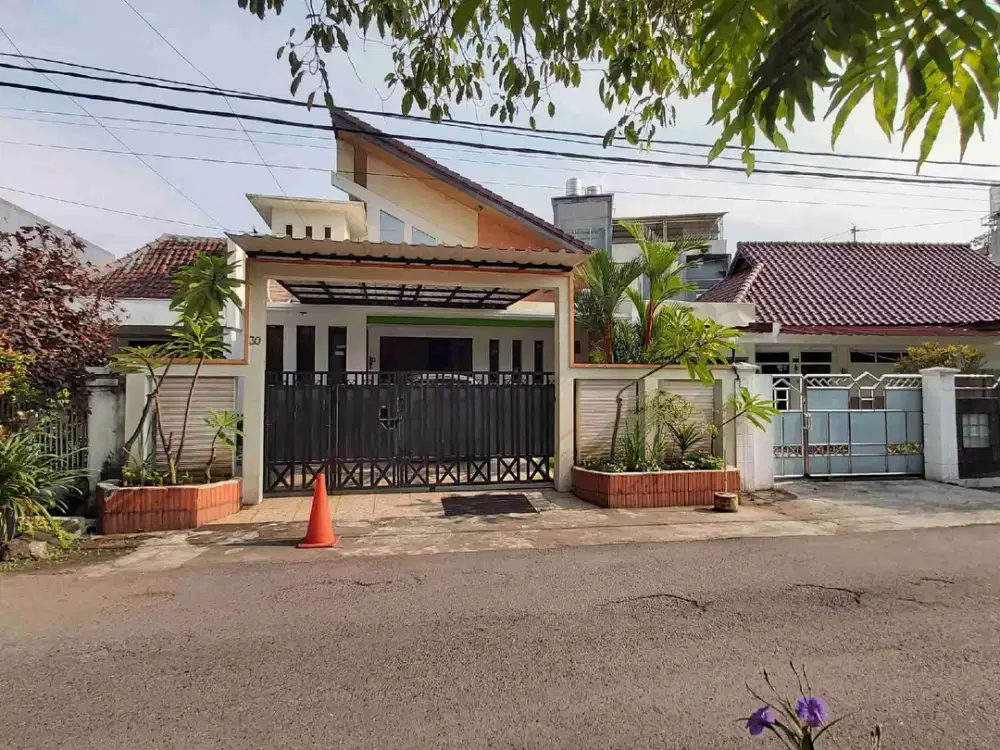 Jual Rumah Jalan Halmahera Tengah Kota Semarang, Lokasi Strategis Hunian Nyaman