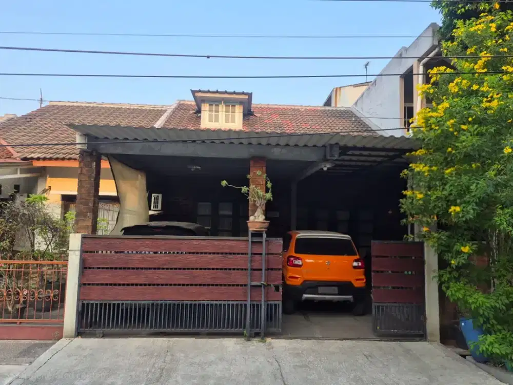 Dijual rumah siap huni di jalan utama Pondok Pekayon Indah, Bekasi Selatan