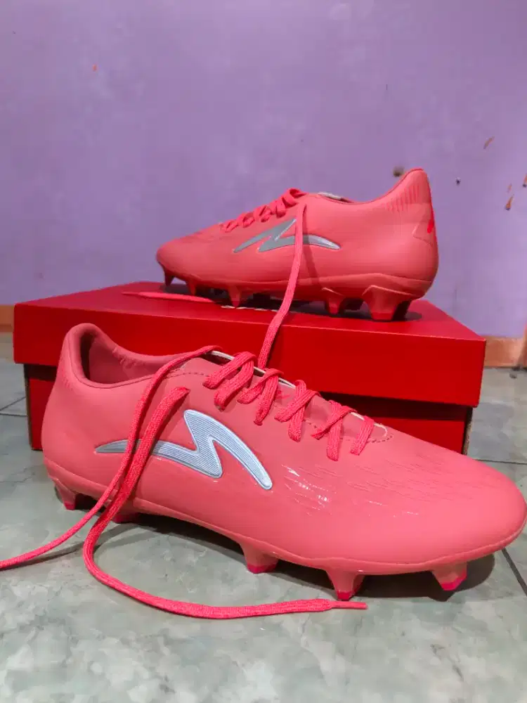 Specs Accelerator Illuzion 4 pro FG (georgia peacs/diva pink)