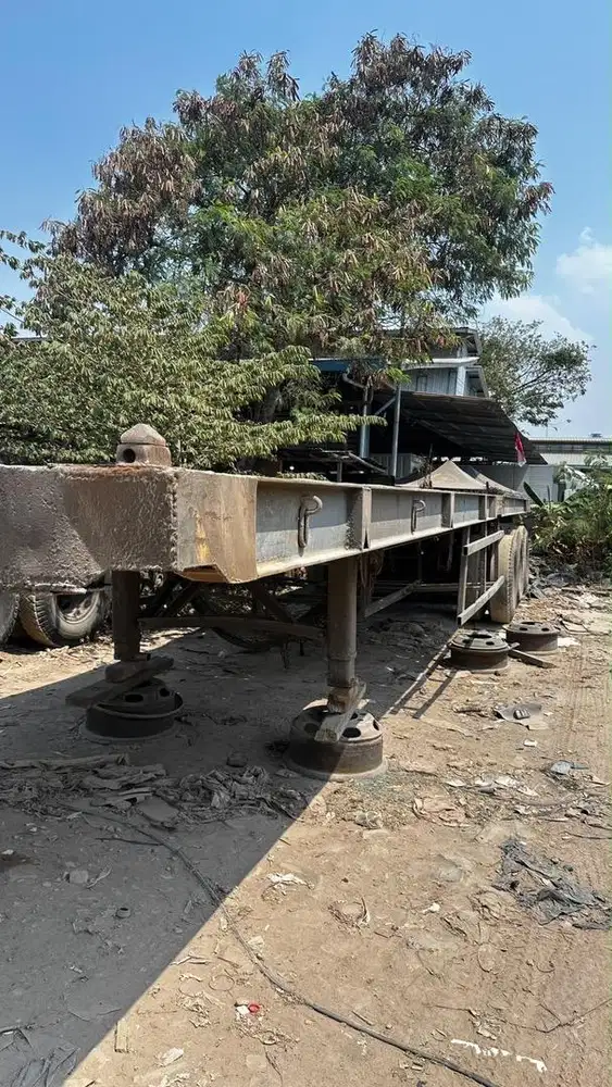 Buntut trailer 3 axle flatbed , axle kotak