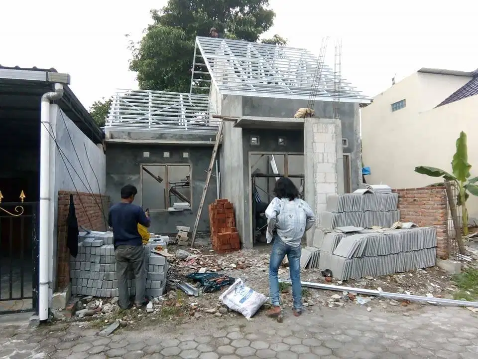 Bongkar Atap Lama Anda GantiDengan Baja Ringan & Genteng Beton Mutiara