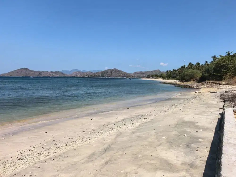 Tanah pinggir pantai dan pinggir jalan Sekotong