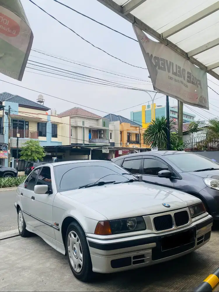 BMW E36 318i tahun 1996