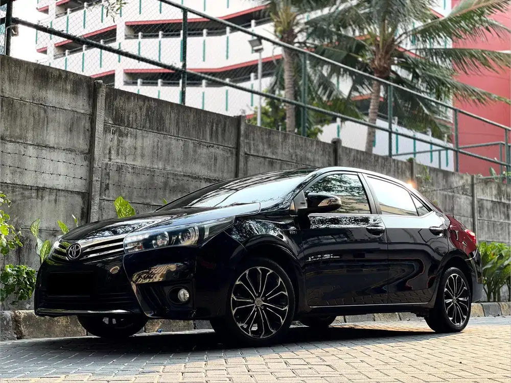 TOYOTA ALTIS 1.8 V AT 2016 HITAM